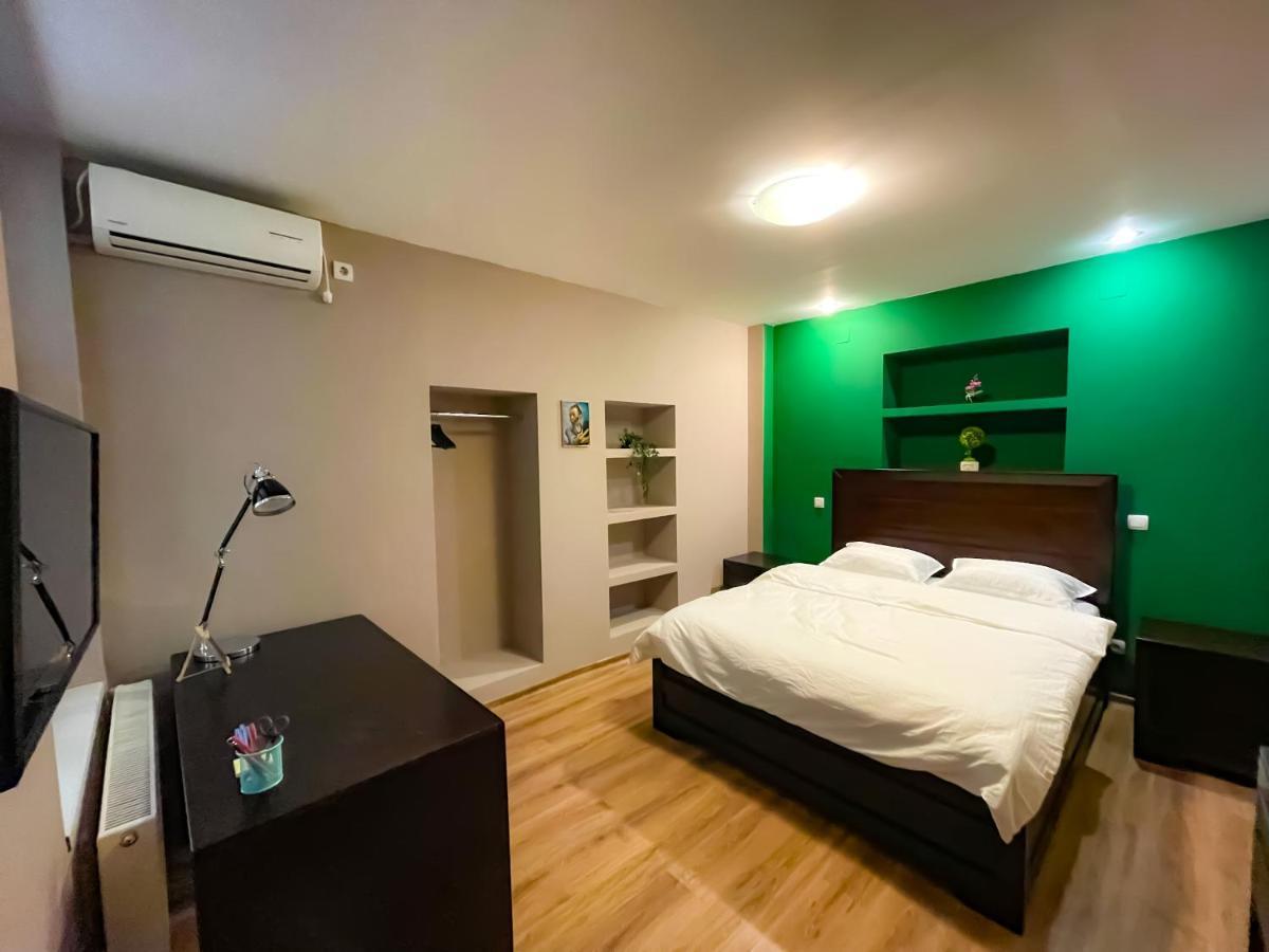 Cool Flat With Hot Tub In The Old Town Apartment บูคาเรสต์ ภายนอก รูปภาพ