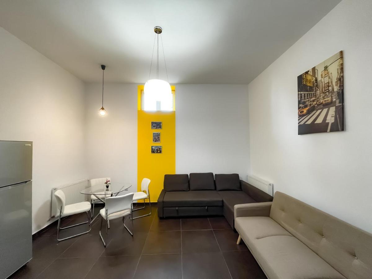Cool Flat With Hot Tub In The Old Town Apartment บูคาเรสต์ ภายนอก รูปภาพ