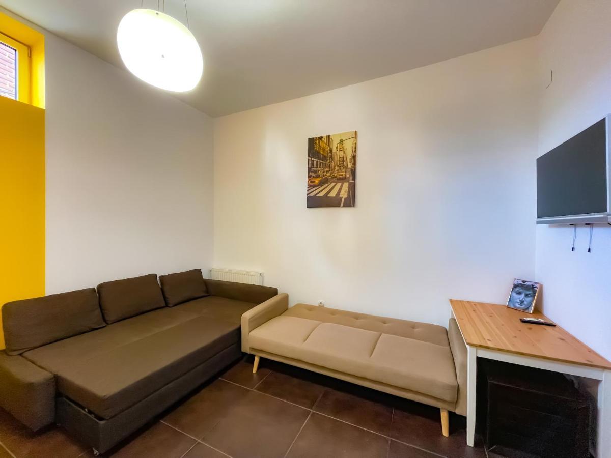 Cool Flat With Hot Tub In The Old Town Apartment บูคาเรสต์ ภายนอก รูปภาพ