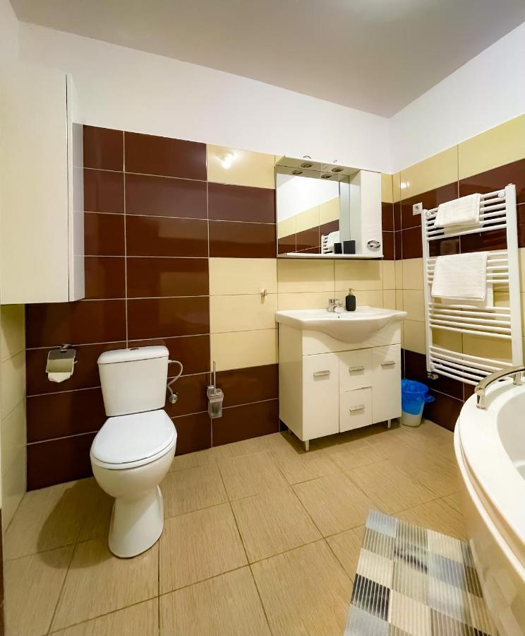 Cool Flat With Hot Tub In The Old Town Apartment บูคาเรสต์ ภายนอก รูปภาพ