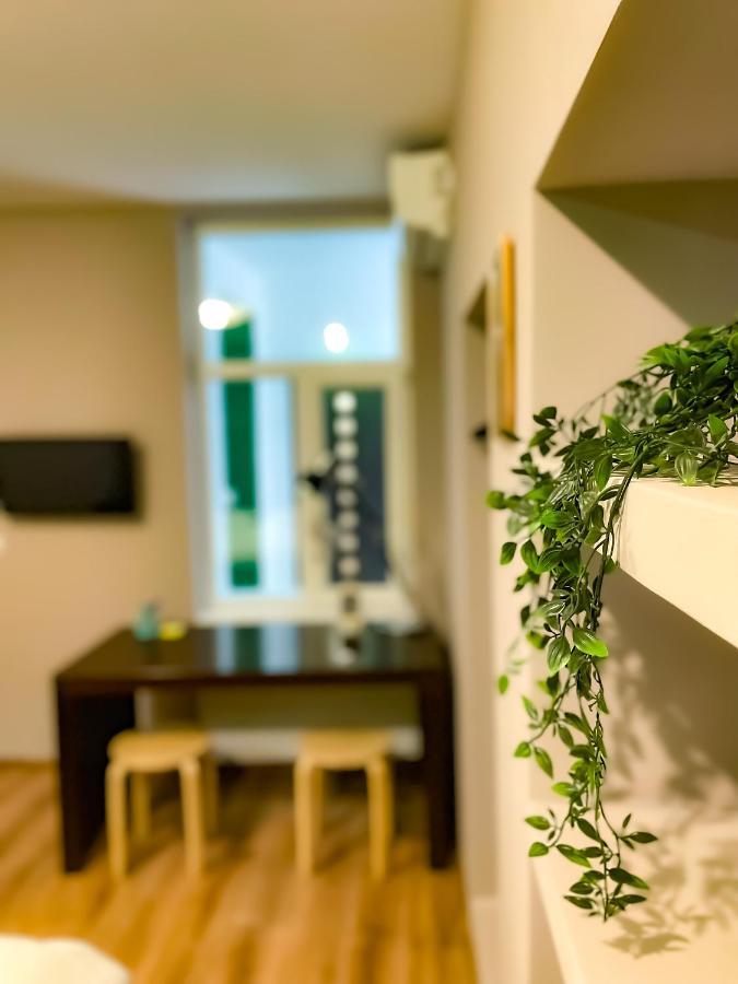 Cool Flat With Hot Tub In The Old Town Apartment บูคาเรสต์ ภายนอก รูปภาพ